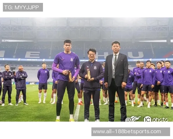 武汉三镇新任主帅莫拉致辞感谢信任将以尊重责任与雄心迎接挑战